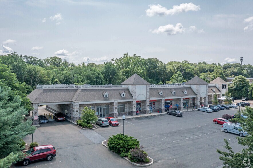 More Photos Of 350 Bridgeport Ave, Shelton Freestanding For Lease