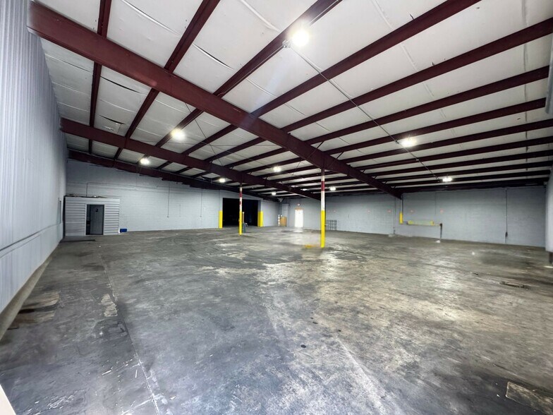 More Photos Of 11750 Veterans Memorial, Douglasville Warehouse For Lease