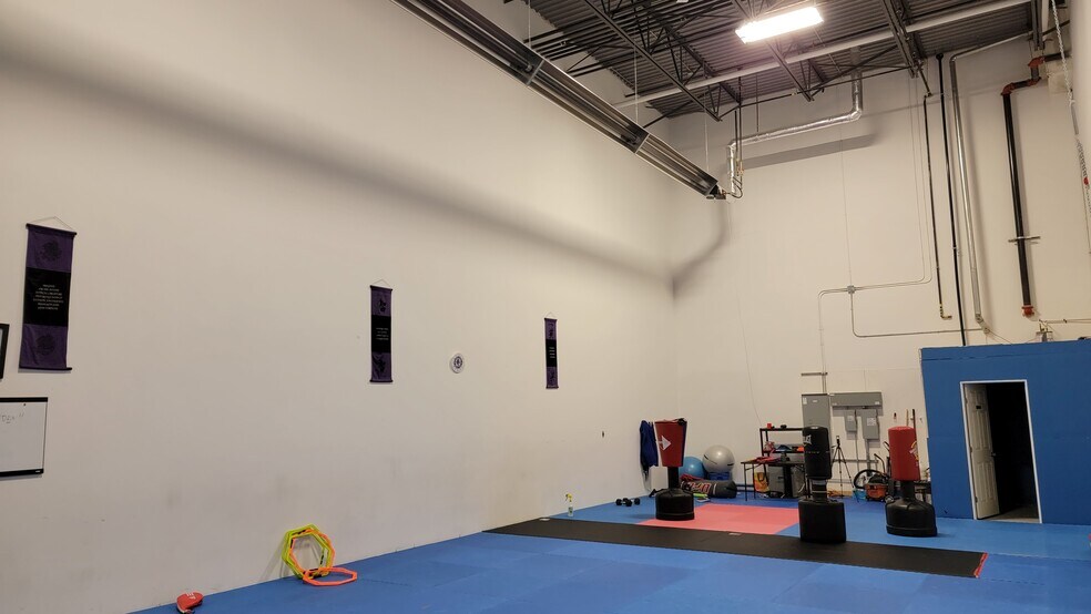 More Photos Of 14165-14185 162 Ave NW, Edmonton Showroom For Lease