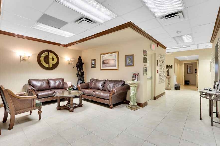 More Photos Of 2240 Palm Beach Lakes Blvd, West Palm Beach Office For Sale