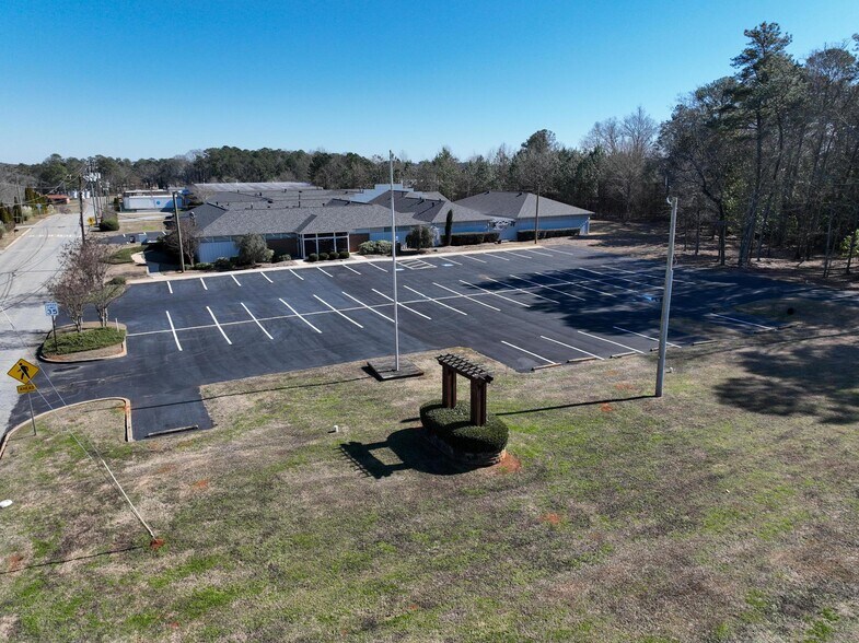 More Photos Of 1016 Everee Inn Rd, Griffin Business Park For Sale