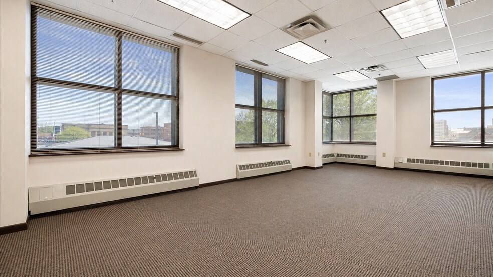 More Photos Of 22 N 1st St, Newark Light Distribution For Lease