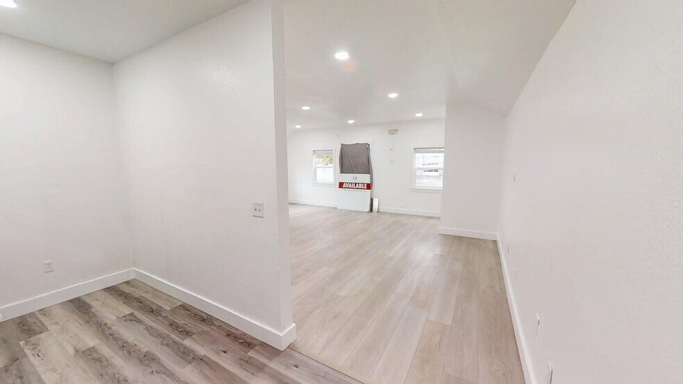 More Photos Of 11518 NE Sandy Blvd, Portland Apartments For Lease