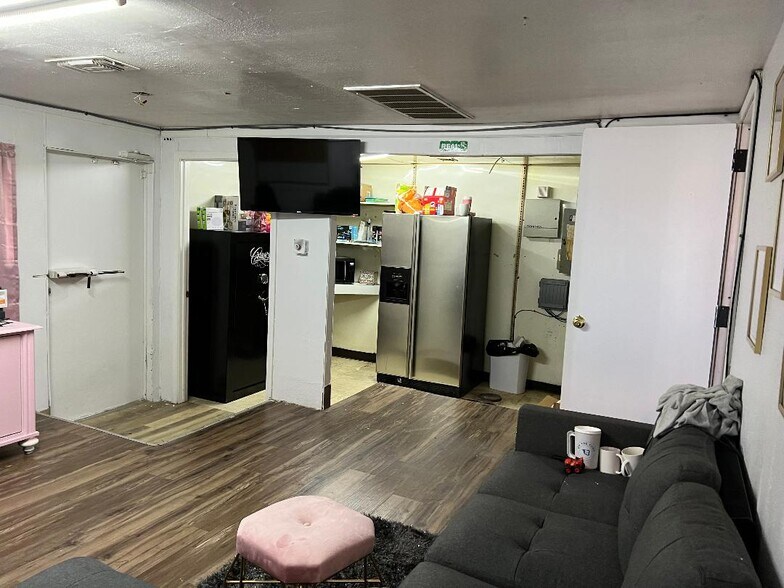 More Photos Of 12828 E 11th St, Tulsa Storefront Retail Office For Lease