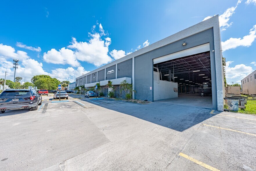 More Photos Of 13185 NW 47th Ave, Opa-locka Warehouse For Lease