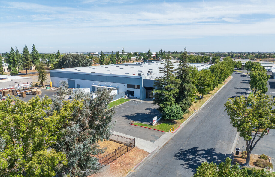 Primary Photo Of 1192-1196 Vanderbilt Cir, Manteca Warehouse For Sale