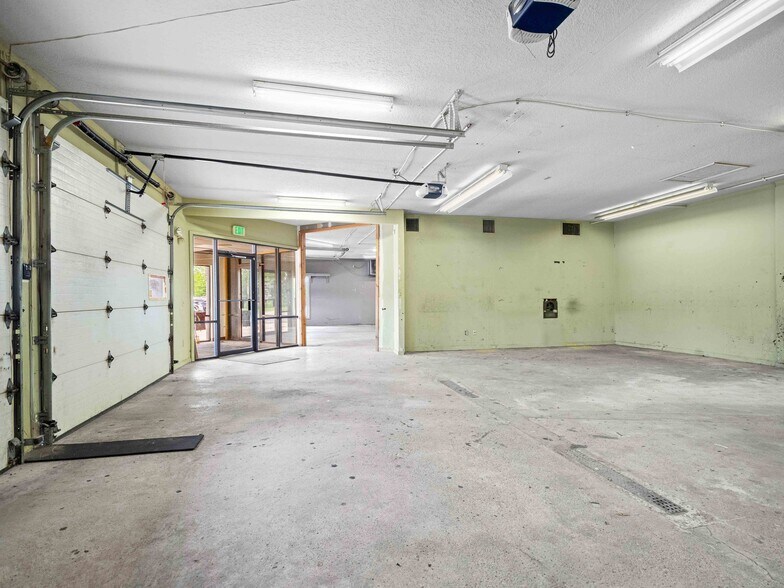 More Photos Of 5405 Illinois Rd, Fort Wayne Showroom For Sale