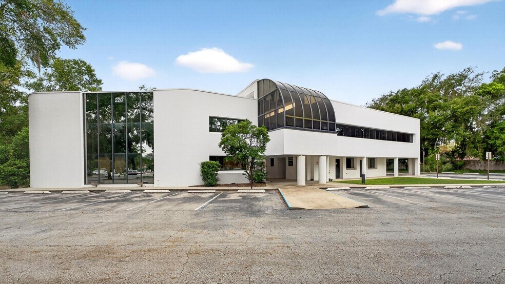 More Photos Of 220 N Westmonte Dr, Altamonte Springs Medical For Lease