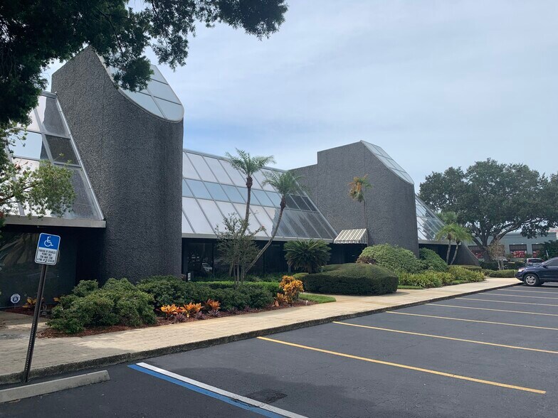 More Photos Of 6740 Crosswinds Dr, Saint Petersburg Coworking Space