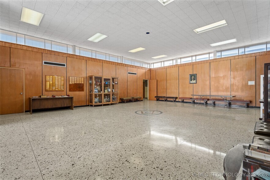 More Photos Of 1032 Cherry St, Ardmore Office For Sale