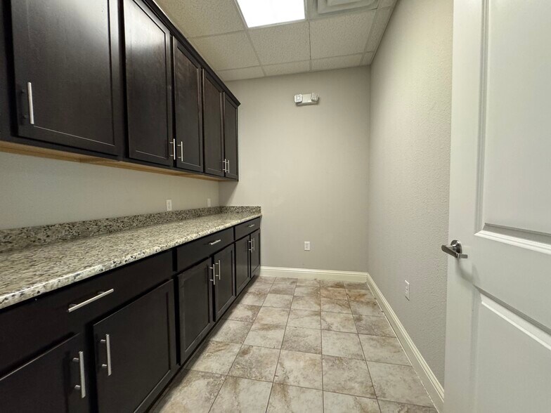 More Photos Of 3900 S Stonebridge Dr, McKinney Office For Lease