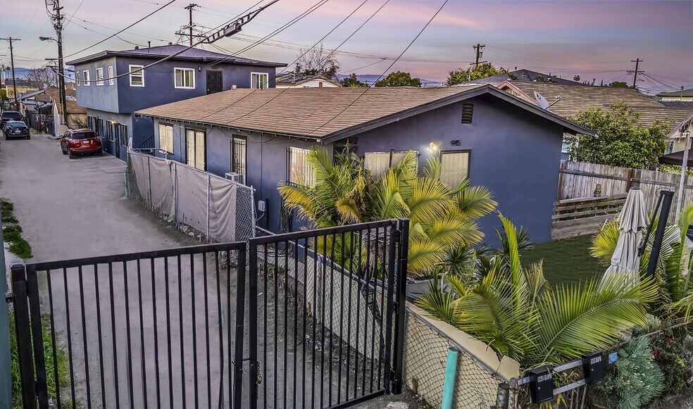 More Photos Of 945 W 76th St, Los Angeles Apartments For Sale