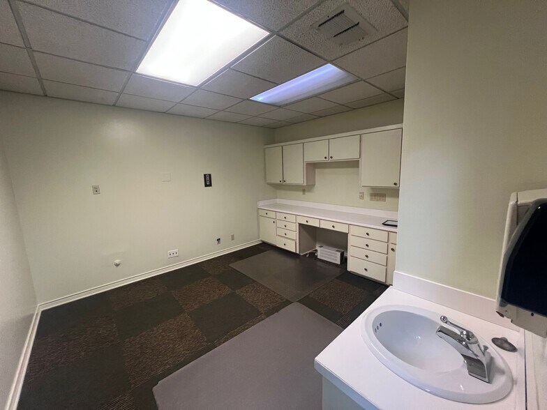 More Photos Of 1509-1601 E Front St, Tyler Medical For Sale