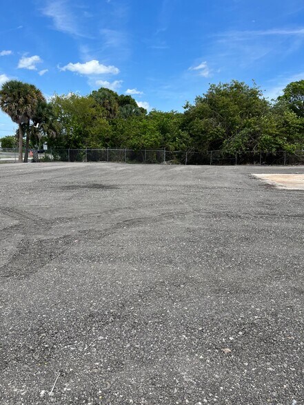 More Photos Of 3077 SE Dixie Hwy, Stuart Land For Lease