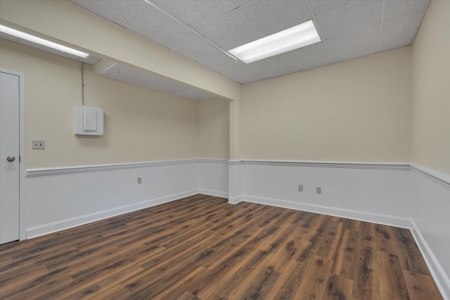 More Photos Of 1904 Front St, Durham Medical For Lease