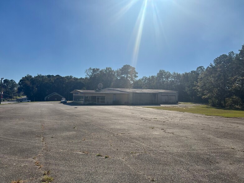 More Photos Of 757 North St, Ashburn Auto Dealership For Sale