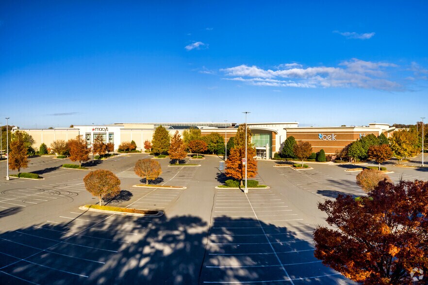 More Photos Of 6801-7135 Northlake Mall Dr, Charlotte General Retail For Lease