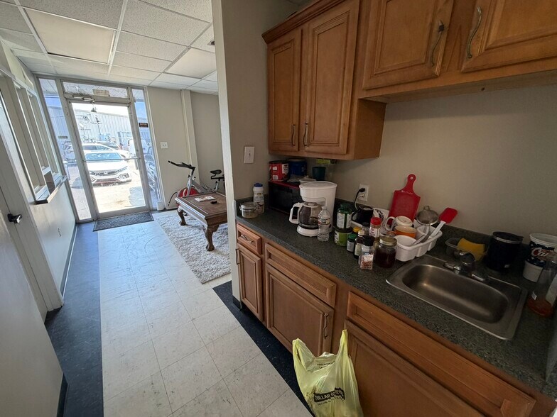 More Photos Of 2601 Lexington St, Kenner Warehouse For Sale