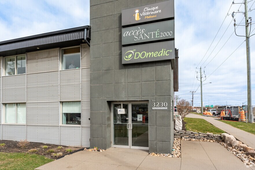 More Photos Of 3230 Ch Saint Louis, Québec Freestanding For Lease