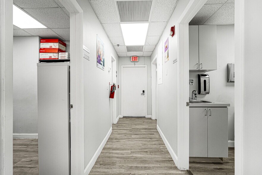 More Photos Of 2645 SW 37th Ave, Miami Medical For Sale