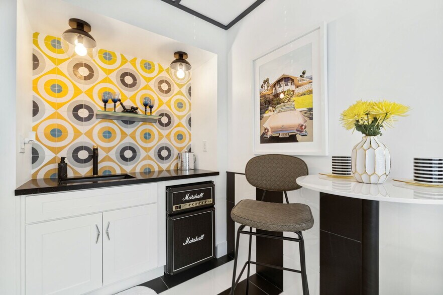 More Photos Of 120 W Vereda Sur, Palm Springs Hotel For Sale