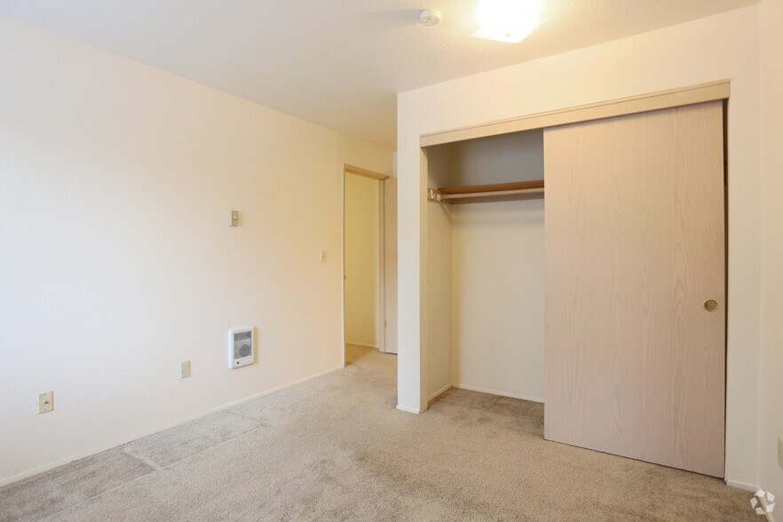 More Photos Of 805 NE Kane Dr, Gresham Apartments For Sale