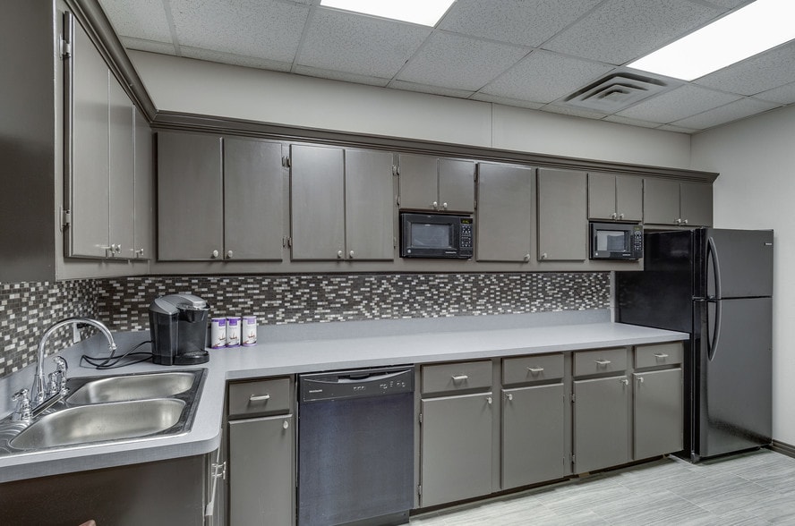 More Photos Of 630 E Southlake Blvd, Southlake Office For Lease