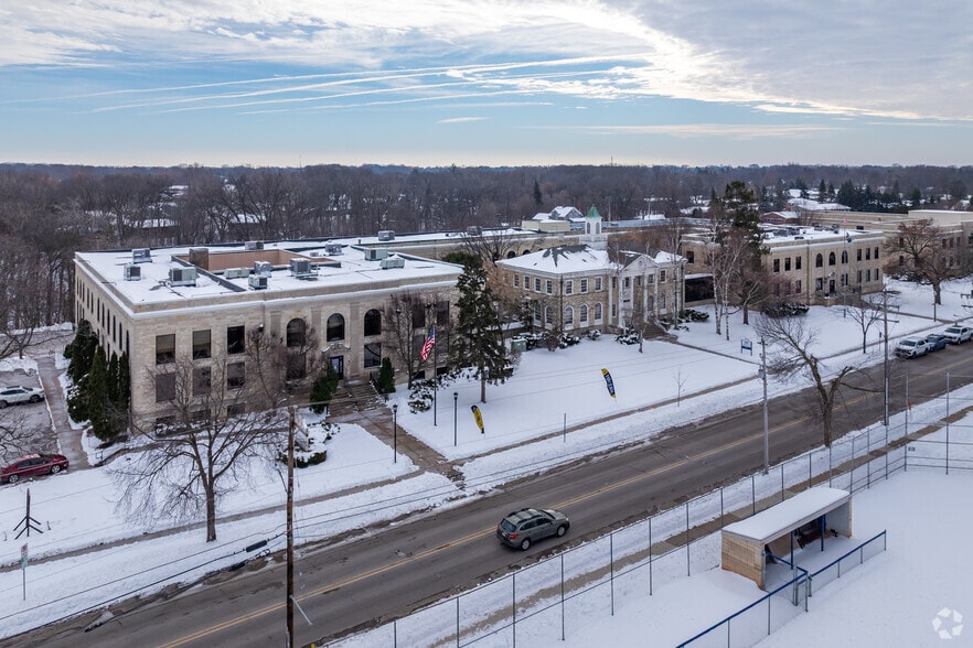 More Photos Of 1111 E South River St, Appleton Apartments For Lease