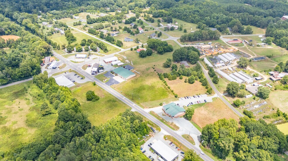 More Photos Of 7660 NC-87 Hwy, Graham Self Storage For Sale