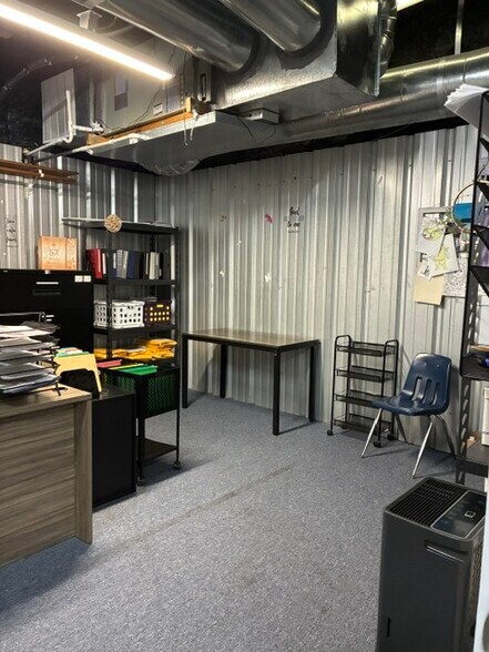 More Photos Of 19059 State Highway 274, Kemp Warehouse For Sale