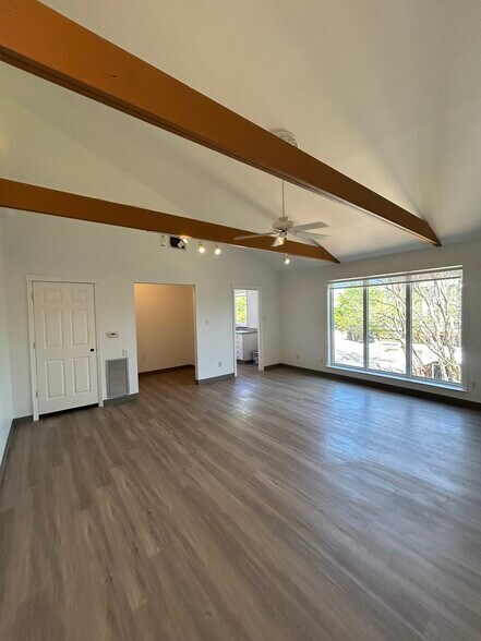 More Photos Of 4916 Kelvin Dr, Houston Coworking Space