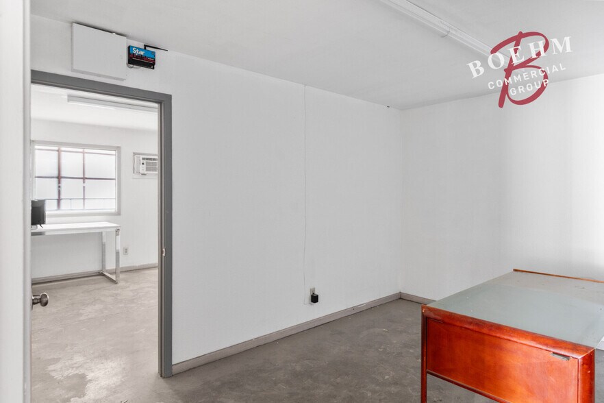 More Photos Of 995 Industrial Blvd, Del Rio Distribution For Lease