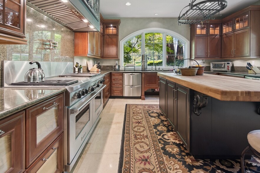 More Photos Of 1500 SE Waverly Dr, Portland Office Residential For Sale