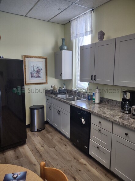 More Photos Of 2111 Plum St, Aurora Office For Lease