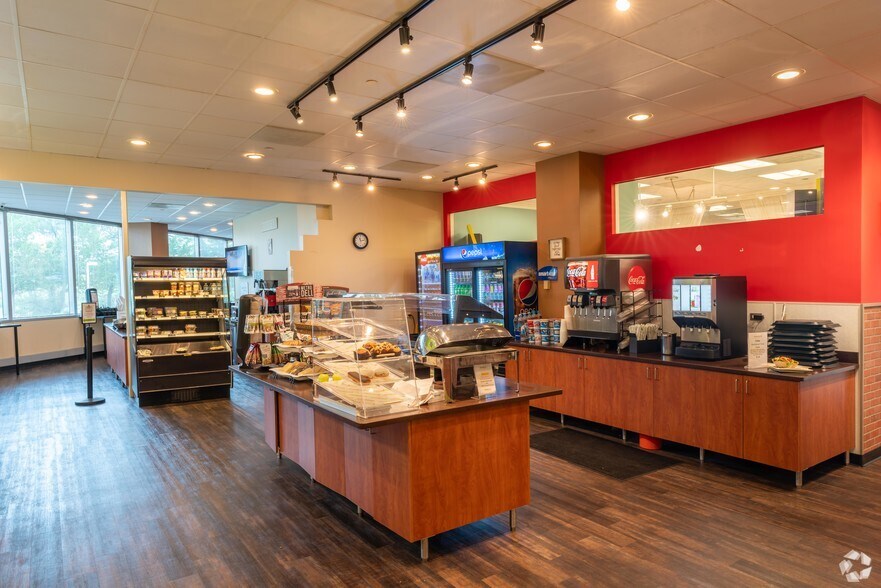 More Photos Of 1 Tower Ln, Oakbrook Terrace Office For Lease