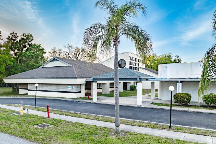 More Photos Of 940 Tarpon St, Fort Myers Schools For Lease