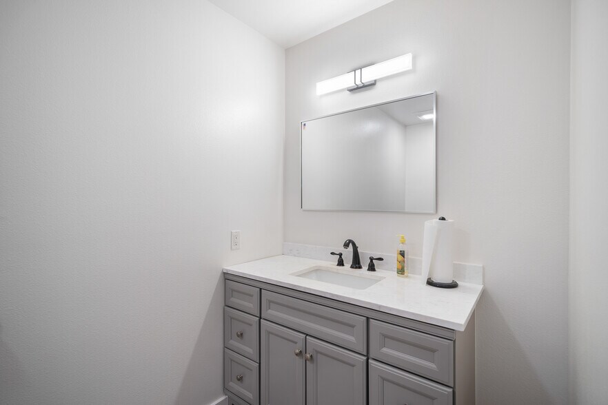 More Photos Of 1400 Railroad St, Paso Robles Office For Lease