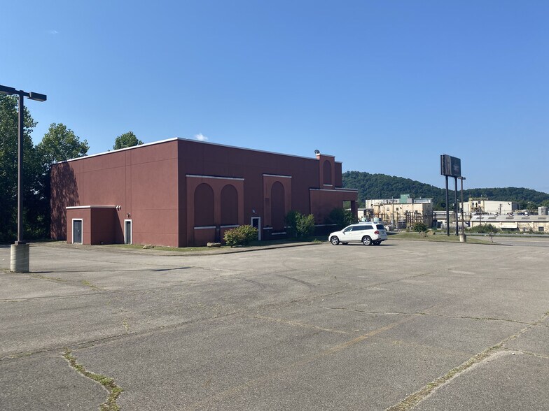 More Photos Of Ohio River Blvd, New Cumberland Bar For Sale