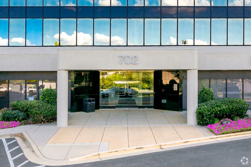 More Photos Of 702 Russell Ave, Gaithersburg Medical For Lease