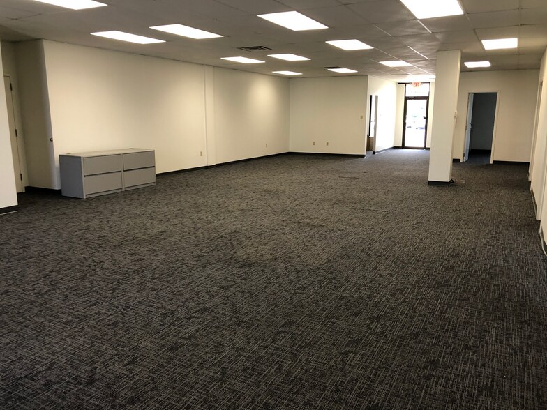 More Photos Of 10151-10167 Corporate Square Dr, Creve Coeur Office For Sale