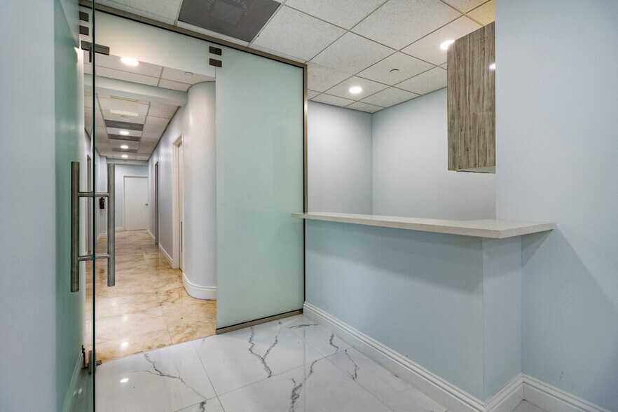 More Photos Of 6141 Sunset Dr, South Miami Medical For Lease