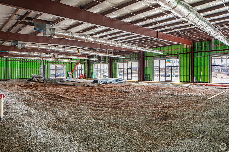 More Photos Of 1010 Memorial Pky N, Huntsville Storefront For Lease