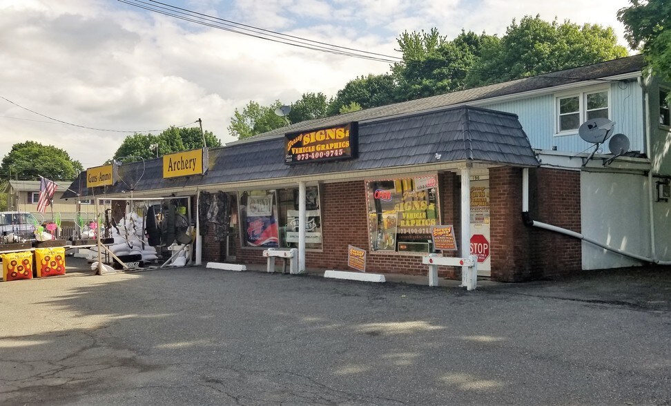 More Photos Of 196 Main St, Andover Storefront Retail Residential For Lease