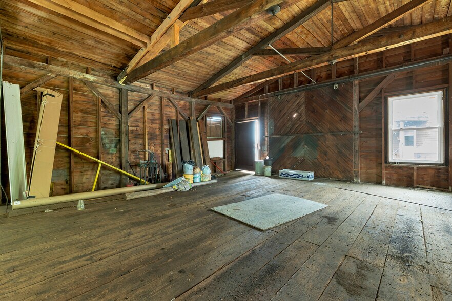 More Photos Of 22 Main St, Ashland Warehouse For Sale