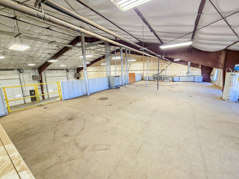 More Photos Of 5066 Owan Industrial Park Dr, Williston Warehouse For Lease