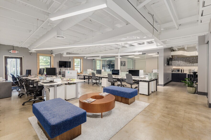 More Photos Of 556 Perry Ave, Greenville Office For Lease