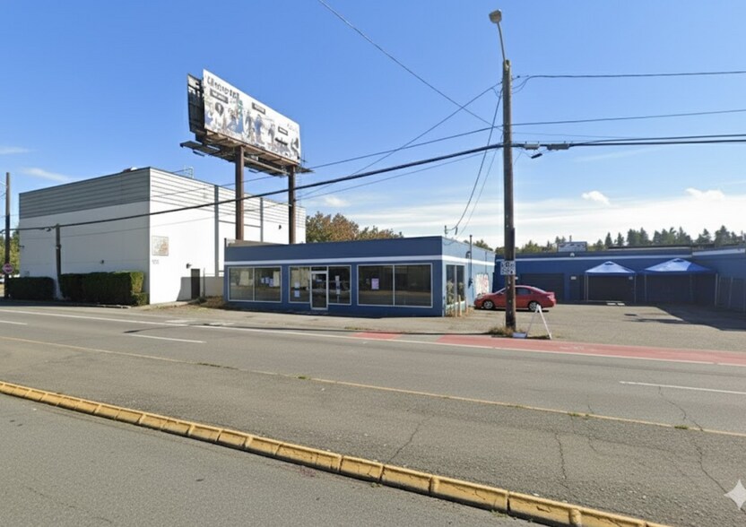 More Photos Of 12546 Aurora Ave N, Seattle Freestanding For Lease