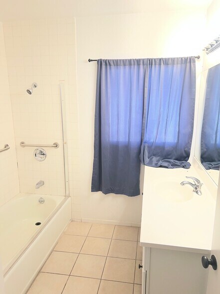 More Photos Of 1685 Cypress Dr, El Centro Healthcare For Lease