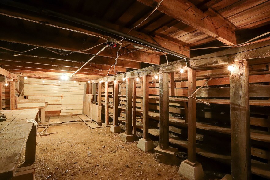 More Photos Of 212 Main St, Sierra City Hotel For Sale