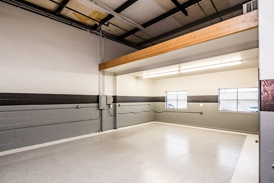 More Photos Of 1600 Acoma Blvd W, Lake Havasu City Service For Sale